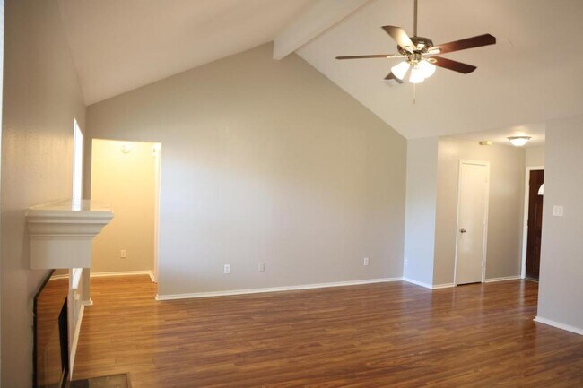 Building Photo - 3419 Lakeland Gardens Dr