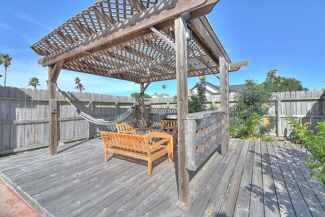 Building Photo - 13809 Suntan Ave
