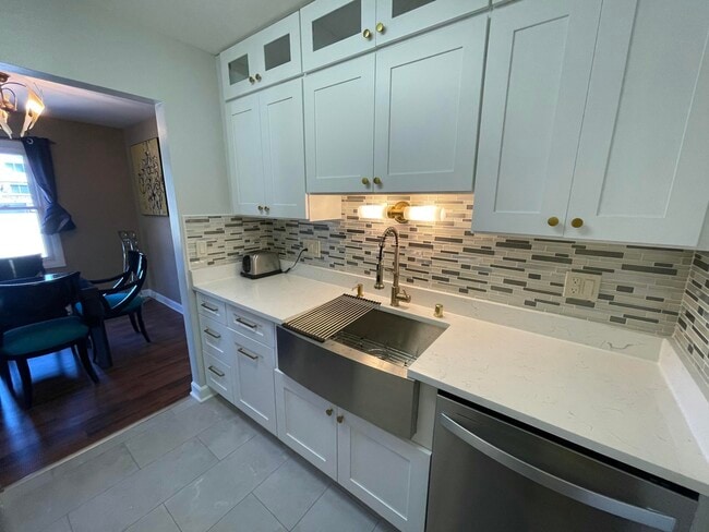 Building Photo - 10635 N Ivy Ct