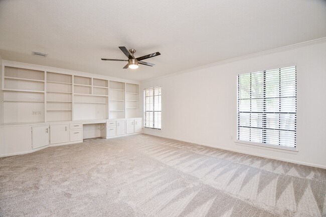 Building Photo - 3934 Forest Village Dr