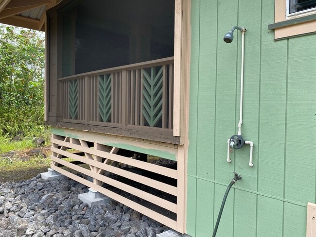 Building Photo - 3/2 In The Hawaiian Paradise Park Sunbelt!