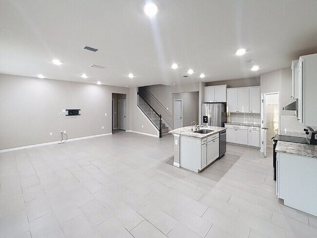 Building Photo - 12657 Promenade Estates Blvd