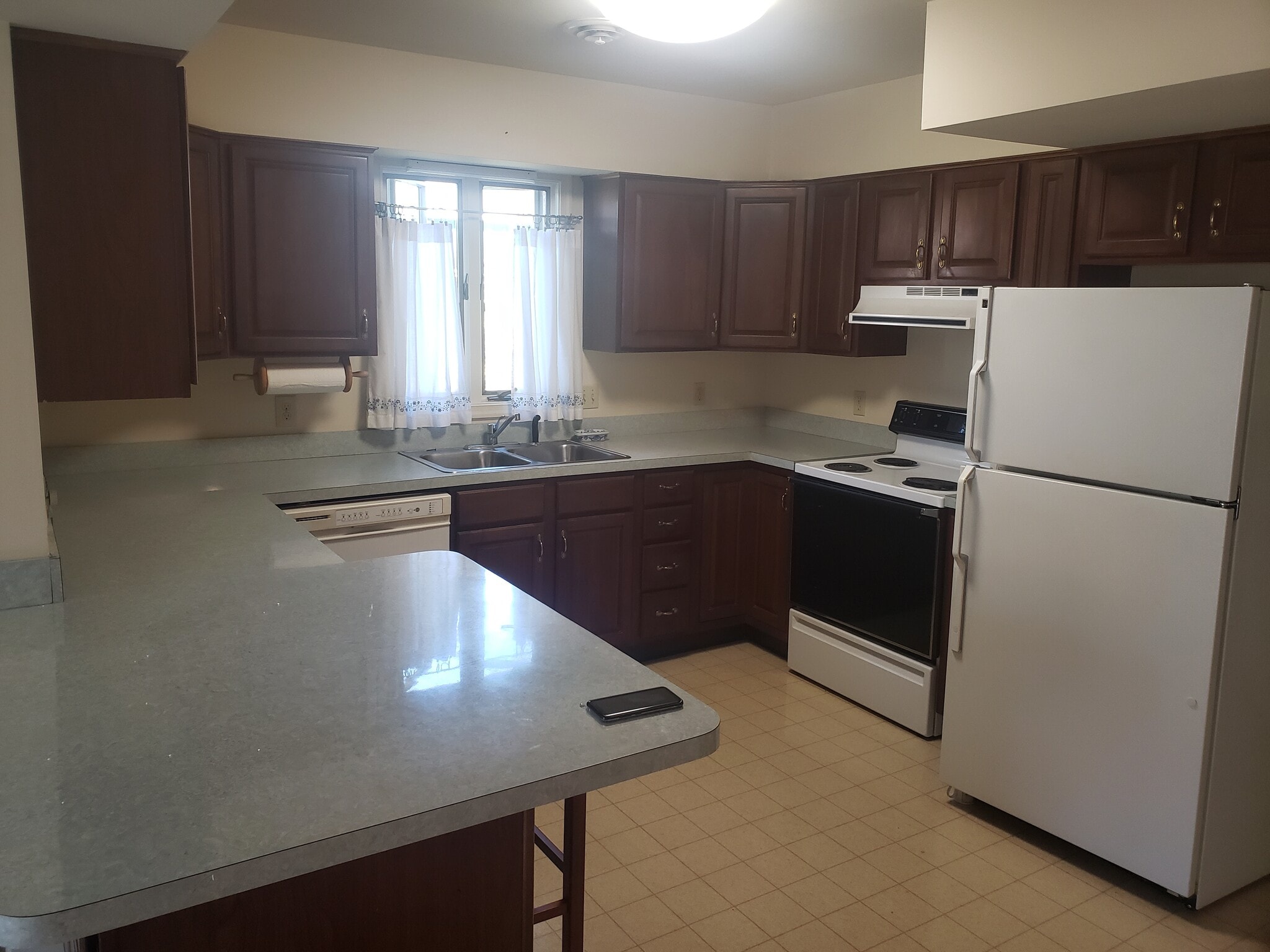 Building Photo - 10 Brookline Ct