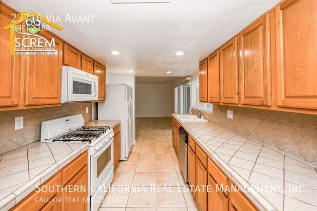 Building Photo - 23716 Vía Avant