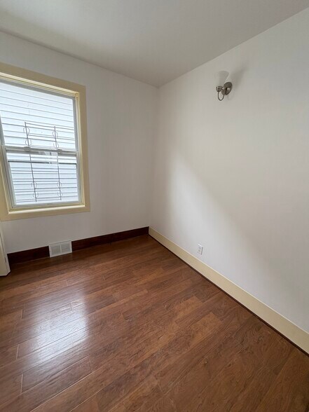 Building Photo - 3983 Talbot St