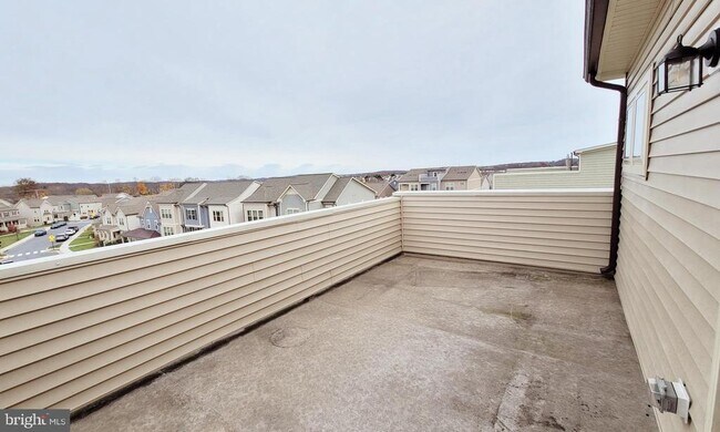Building Photo - 9001 Shady Pines Dr