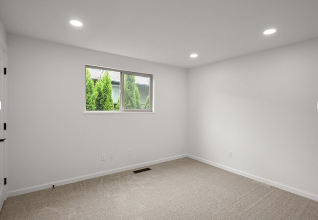 Building Photo - 15590 NW Norwich Cir