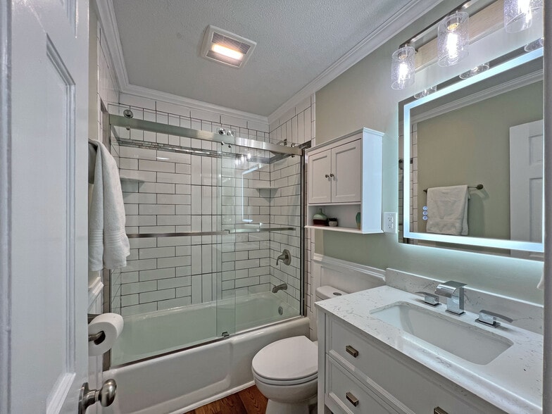 Well lit full bath w/powered LED mirror and anti-fog control, shampoo, conditioner & body wash dispe - 160 17th Street Pl NW
