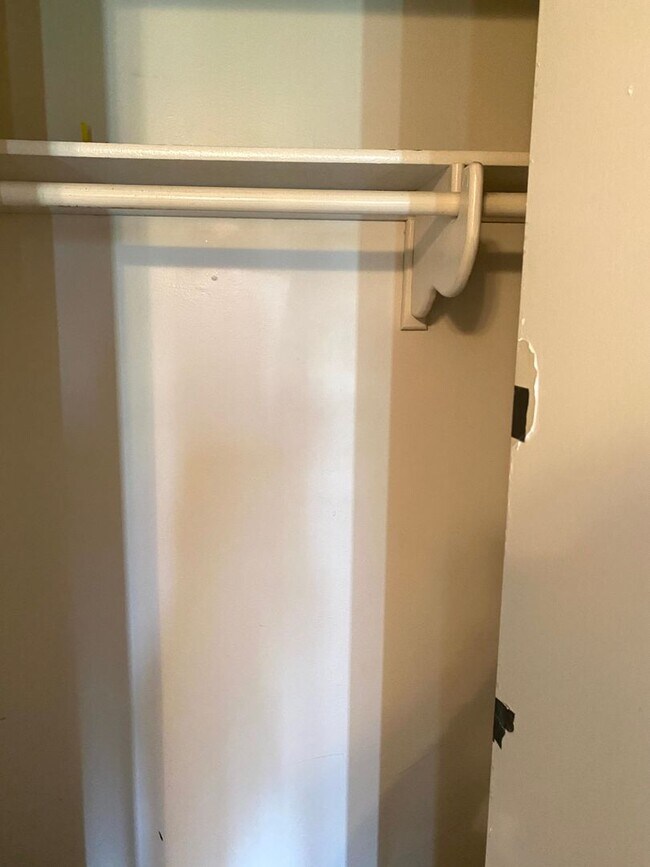 Building Photo - Cozy 2/2 Duplex Available for Prelease!