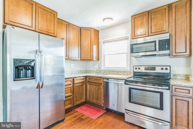 Building Photo - 14 Greystone Cir