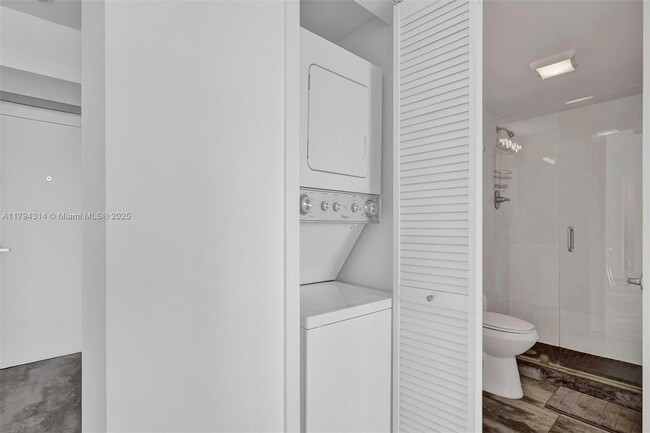 Building Photo - 20515 E Country Club Dr