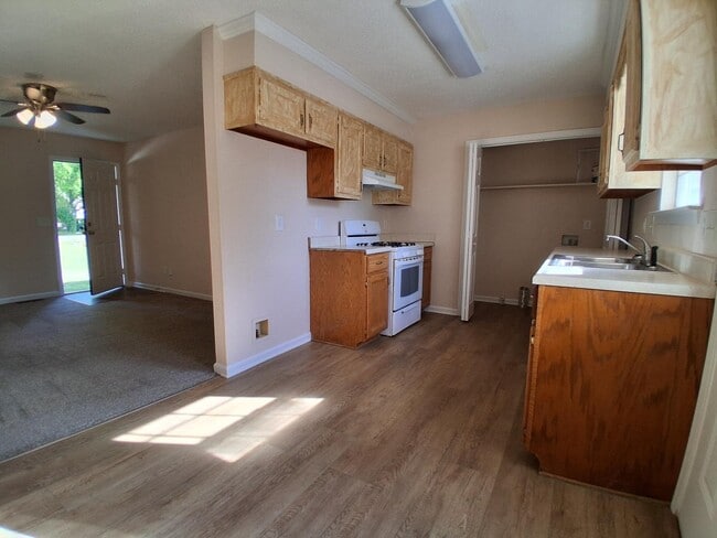 Building Photo - 821 Belle Dr