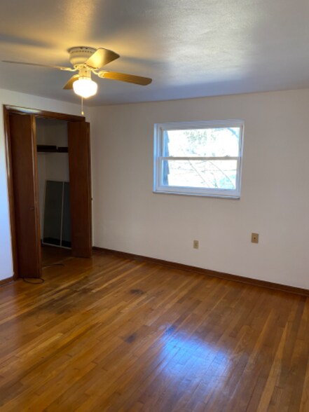 Building Photo - 128 Spring Ln