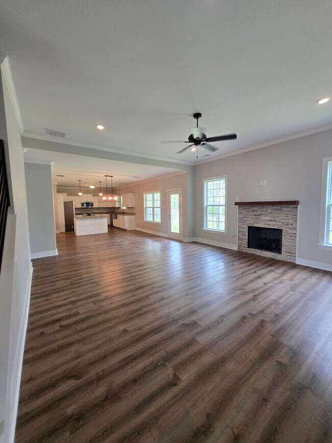 Building Photo - Modern and Spacious 4 bedroom home in Olive Branch for Lease