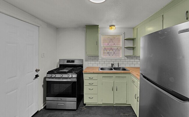Building Photo - 3701 Parkwood St