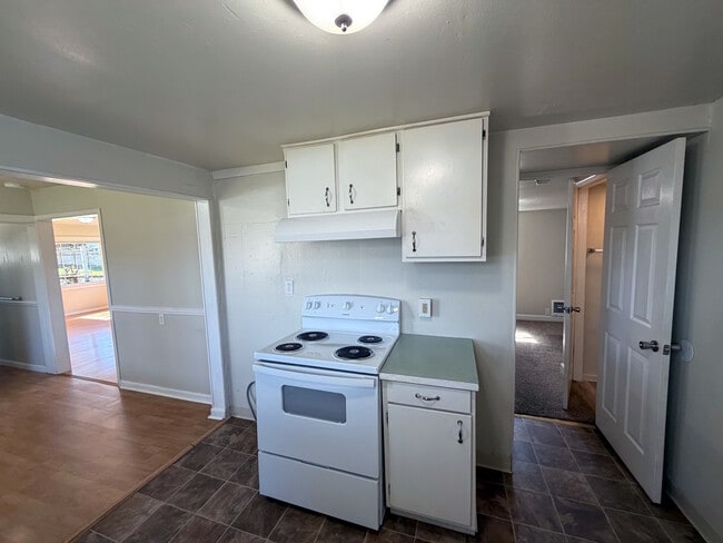 Building Photo - 1311 S 3rd Ave