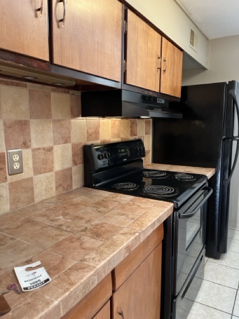 Kitchen - 1040 Cherokee Rd