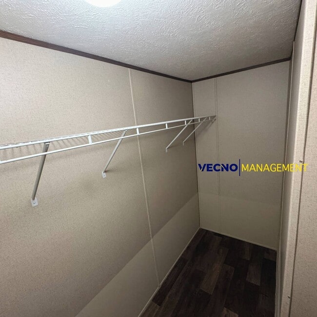 Building Photo - 842 Corinne Dr