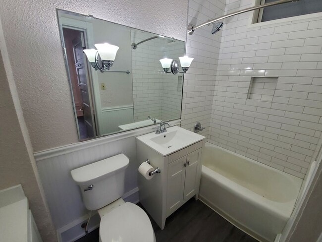 Building Photo - Historic eastside townhome