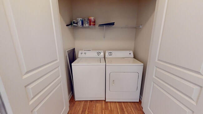 Building Photo - Welcome home to this charming 2-bedroom, 2...