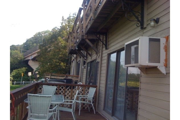  - 10 E Sycamore St