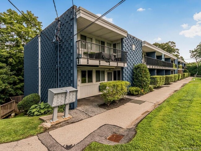 Building Photo - 9 Wyndover Woods Ln