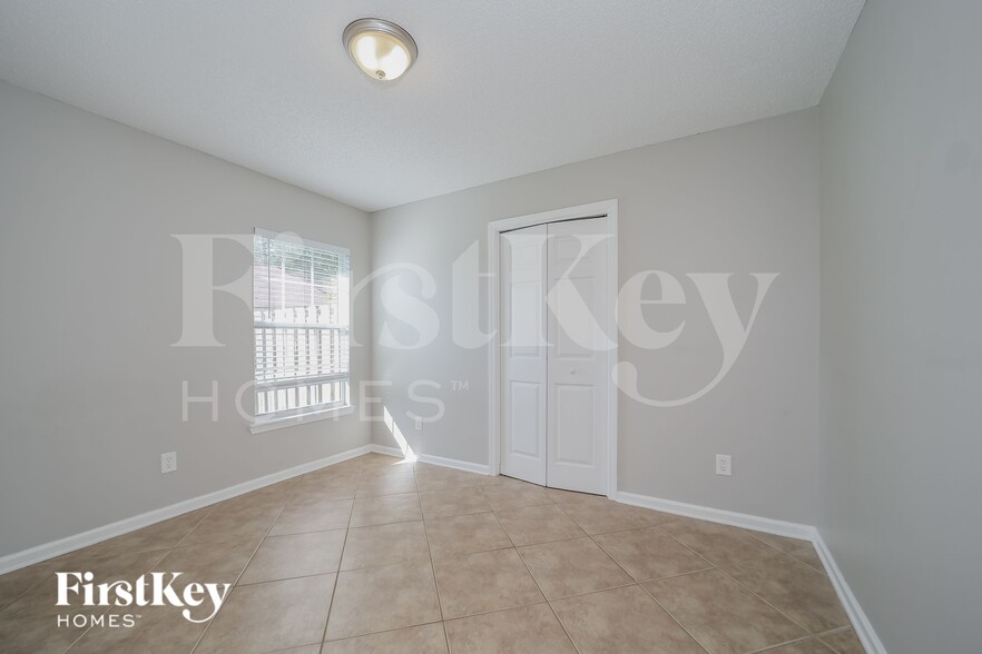 Building Photo - 1332 Wilshire Ct S