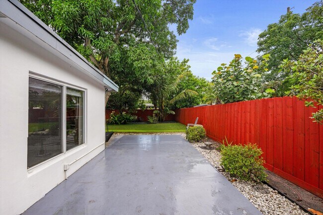 Building Photo - 1137 NE 1st Ave.