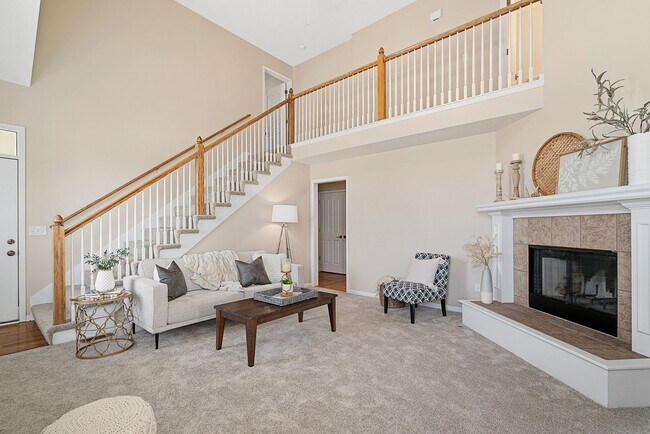 Building Photo - {13862} Spacious townhome in Prime Location + Maintenance Provided Community + Neighborhood Pool ...