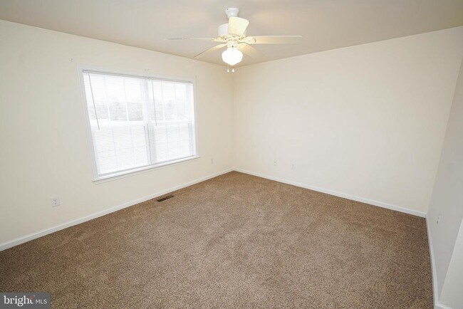 Building Photo - 439 Parkview Ct