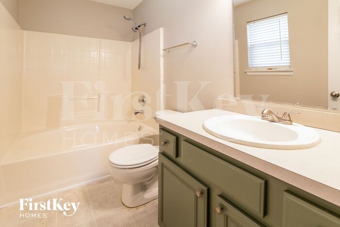 Building Photo - 165 Trickle Dr