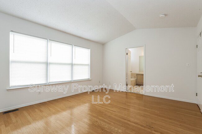 Building Photo - 35 Treat Ln