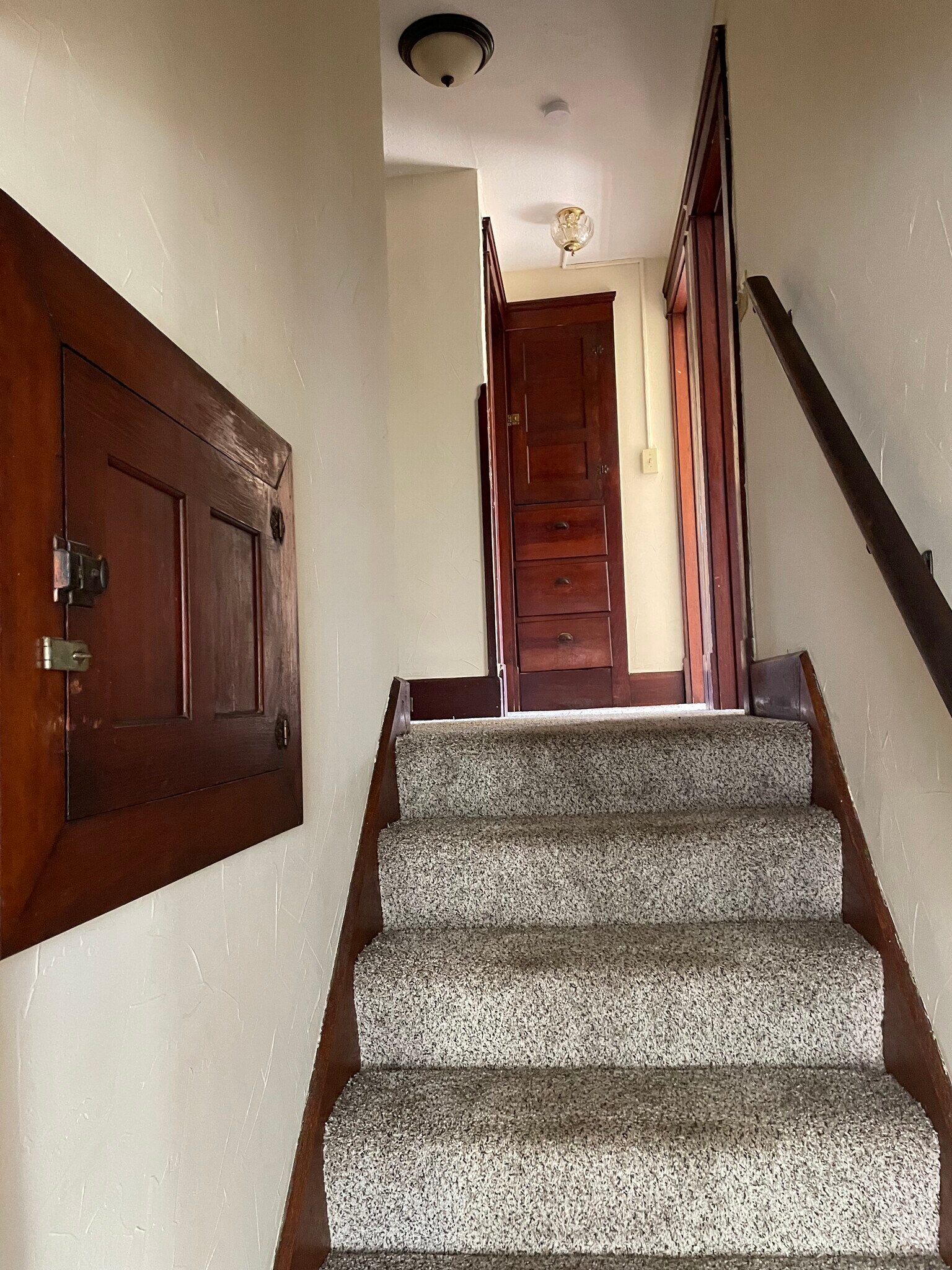 Building Photo - 206 Wales Rd NE