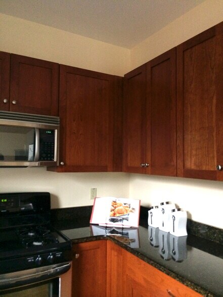 Kitchen - 202 Green St