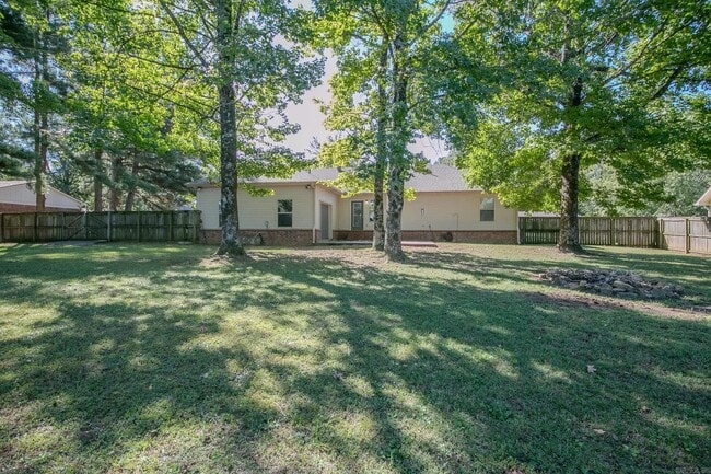 Building Photo - 12 Forest Dr