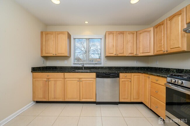 Building Photo - 601 St Marks St