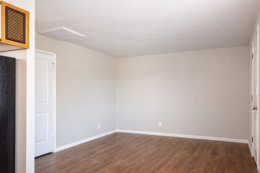 Building Photo - 815 N Arbor Ave