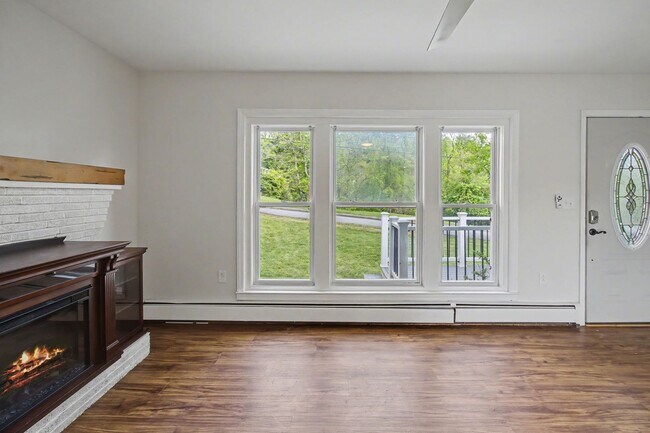 Building Photo - 415 Mountain View Rd