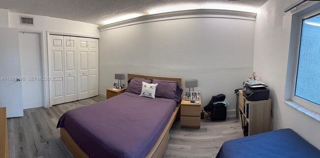 Building Photo - 140 Lakeview Dr