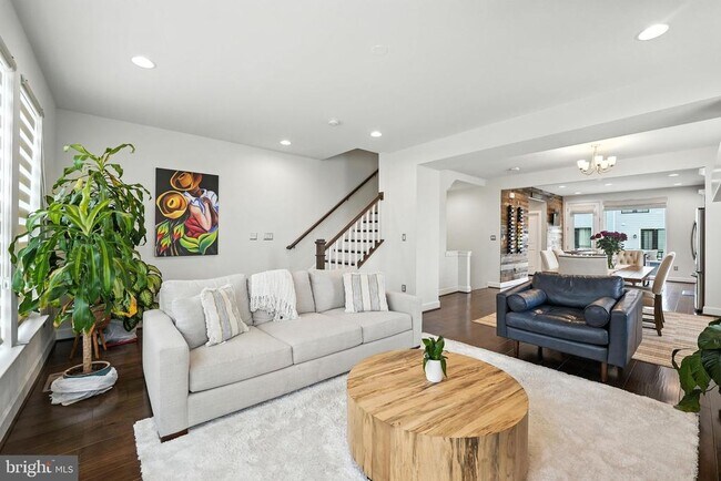 Building Photo - 610 Watermans Dr