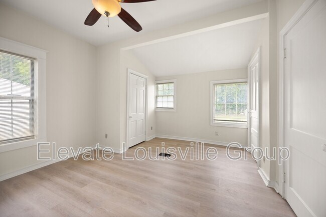 Building Photo - 609 Country Club Rd