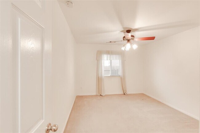 Building Photo - 15437 Fisher Island Dr