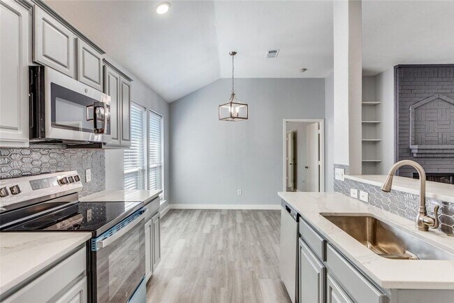 Building Photo - 752 Dema Ln
