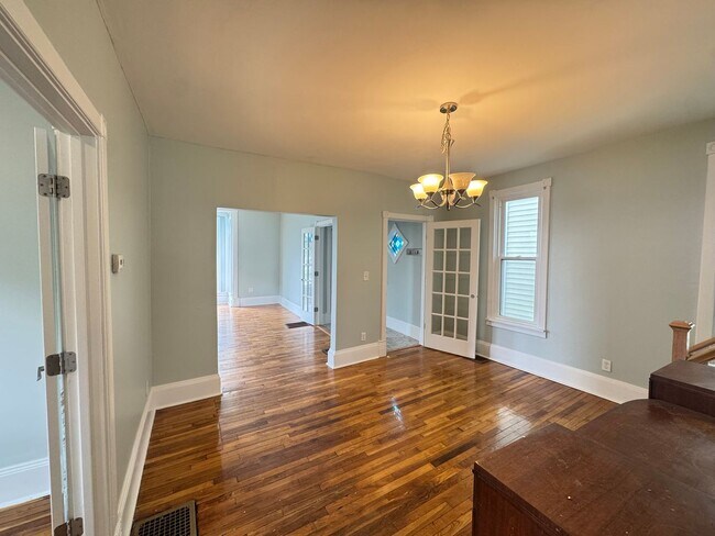 Building Photo - Large 4 bedroom home!