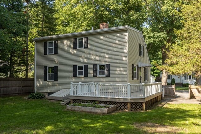 Building Photo - 400 Colonial Dr
