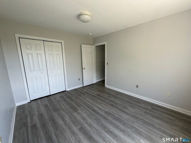 Building Photo - 44 Taft Pointe