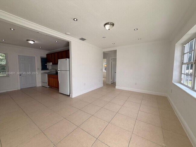 Building Photo - 9 Miami Gardens Rd