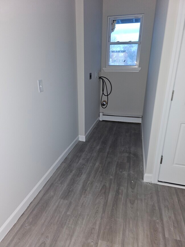 Building Photo - 164 Martin St