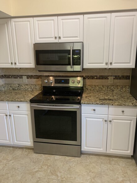 Building Photo - 26630 Rosewood Pointe Dr