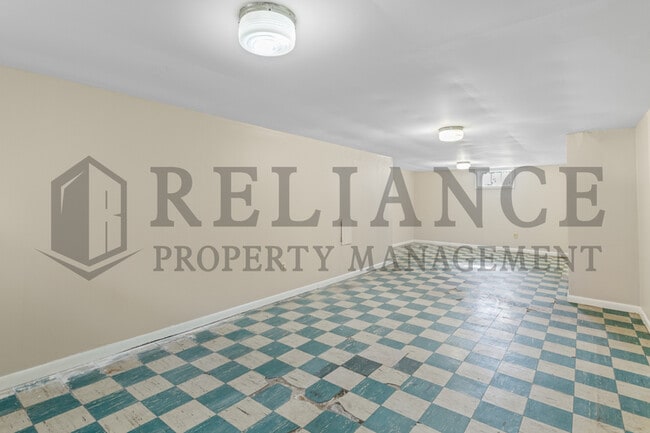 Building Photo - 1701 N Floberta Rd